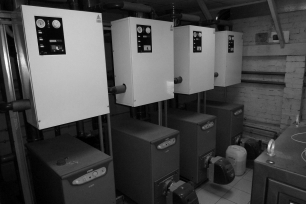 Тепловой пункт. 4 дизельных и 4 электрических котла